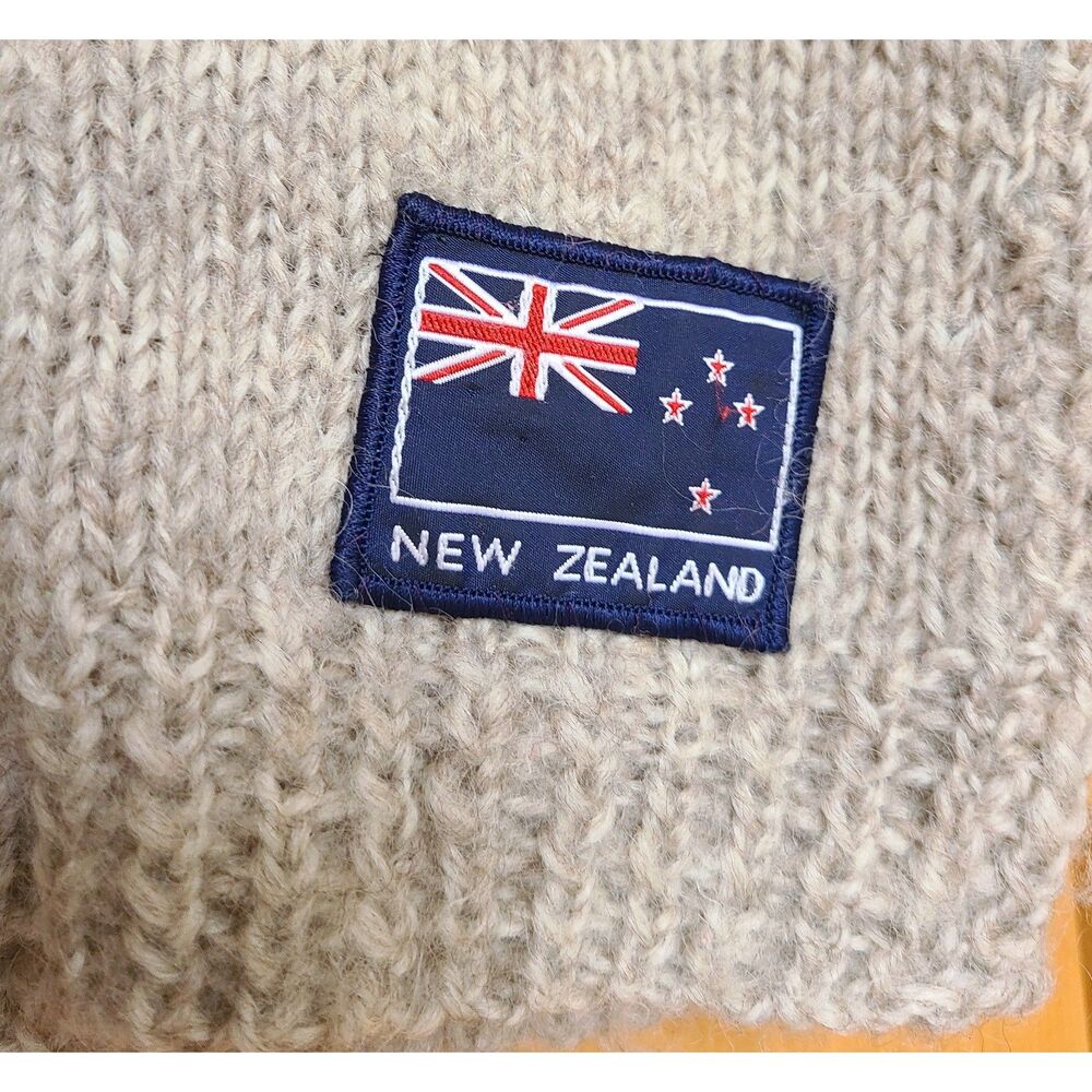 New Zealand 100% Wool Gray Beige Sweater MEDIUM Warm Winter‎ Closet Staple M - Picture 3 of 6